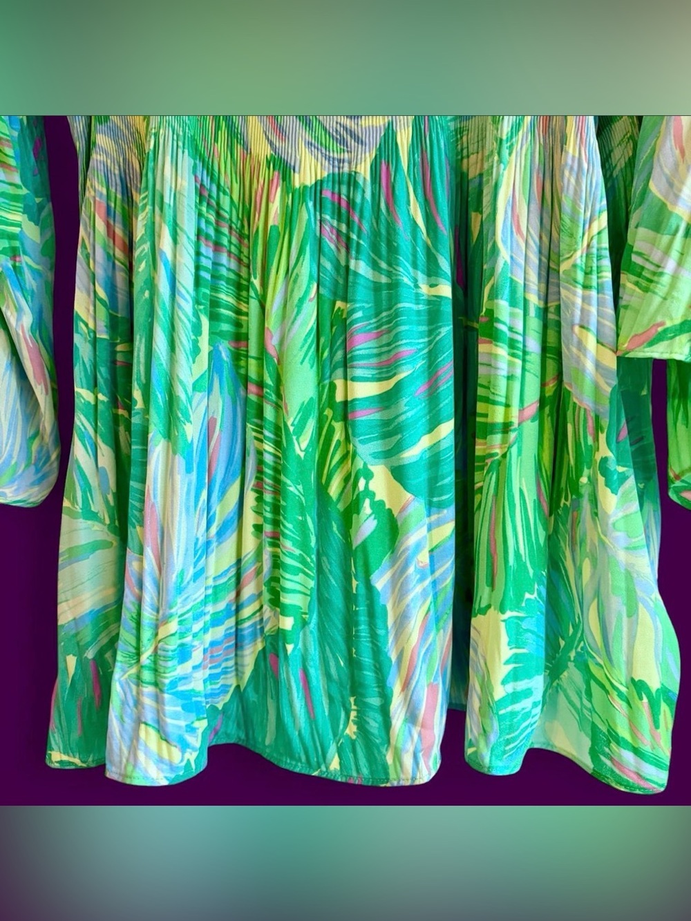 EUC Sunny Leigh Green Tropical Bell-Sleeve Tunic - Picture 7 of 7